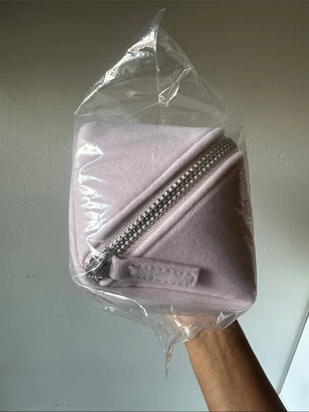 KYLIE COSMETICS Velvet Zipper Pouch - Light Pink